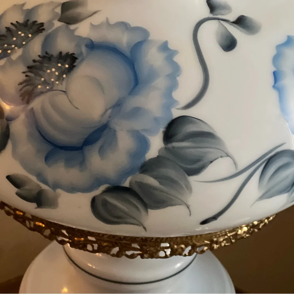 1972 Vintage Lamp Like New with glass screen and base Sold by EF & EF Industries - Picture 5 of 6